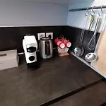 Apartamento T3 Independant De 62 M2, Place De Parking Prive, Au Calme Et Central, Avec Jardinet Et Balcon