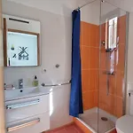 T3 Independant De 62 M2, Place De Parking Prive, Au Calme Et Central, Avec Jardinet Et Balcon Apartamento