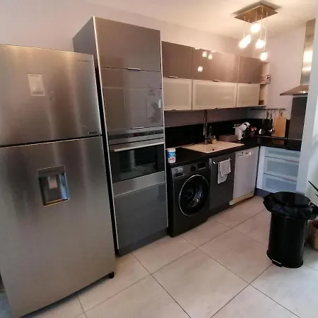 Apartamento T3 Independant De 62 M2, Place De Parking Prive, Au Calme Et Central, Avec Jardinet Et Balcon Saint-Georges-dʼOrques