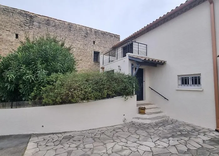 Apartament T3 Independant De 62 M2, Place De Parking Prive, Au Calme Et Central, Avec Jardinet Et Balcon